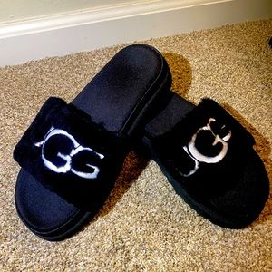 Ugh women’s size 8 Laton slides